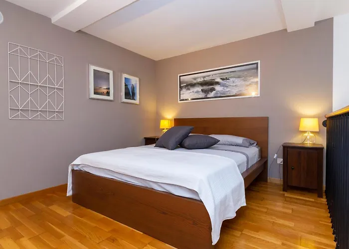 Unforgettable, Loft In The Center *